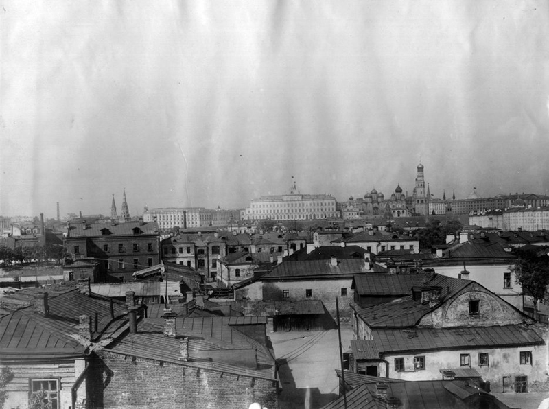 Вид на Кремль с крыши Третьяковской галереи. Фото 1930-1940 гг. из архива ЦИГИ Вид на Кремль с крыши Третьяковской галереи. Фото 1930-1940 гг. из архива ЦИГИ