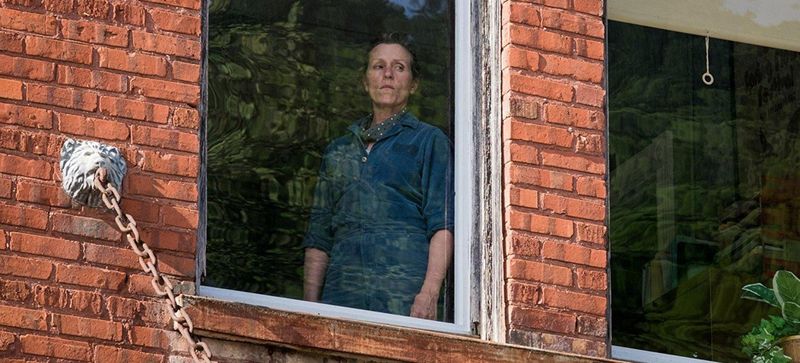 Три билборда на границе Эббинга, Миссури. Кадр из фильма Три билборда на границе Эббинга, Миссури. Кадр из фильма