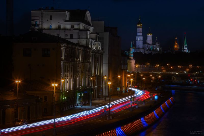 Ночная съемка в городе. Фото: Евгений Колков