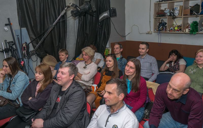Разбор фотографий в Школе фотографии OPEN FOTO. Фото: Михаил Шохин