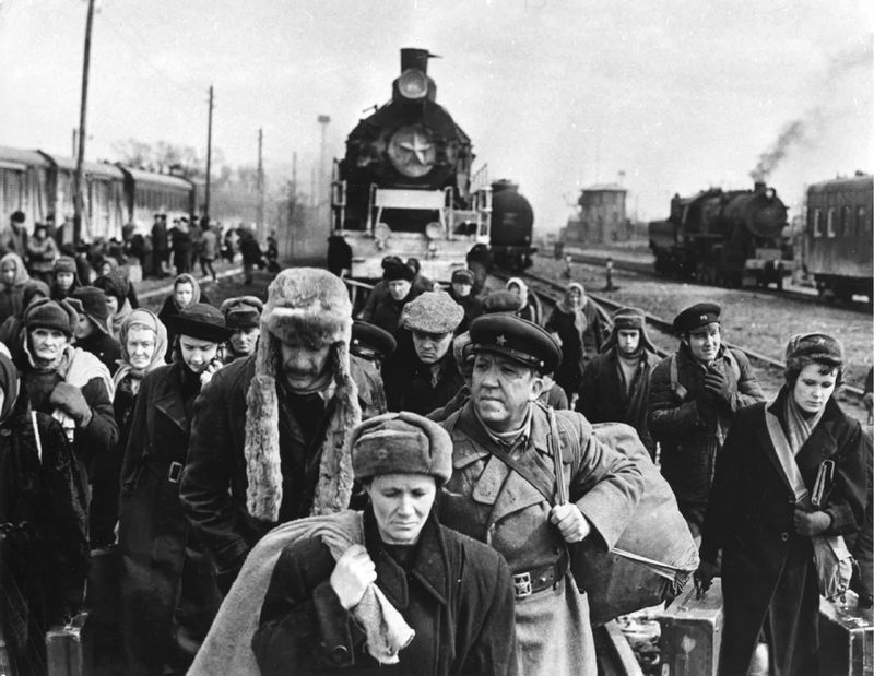 Двадцать дней без войны. Кадр из фильма Двадцать дней без войны. Кадр из фильма